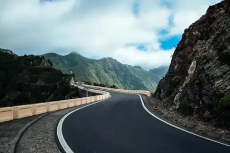 Tecnología pionera: Un paso elevado rodante puede salvar vidas y nervios en las autopistas – vídeo